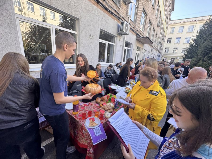 БЛАГОДІЙНИЙ ЯРМАРОК В УНІВЕРСИТЕТІ!