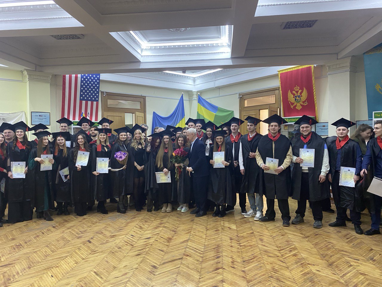 Дипломи, привітання, нові перспективи:  в УМСФ відбувся випуск магістрів права.