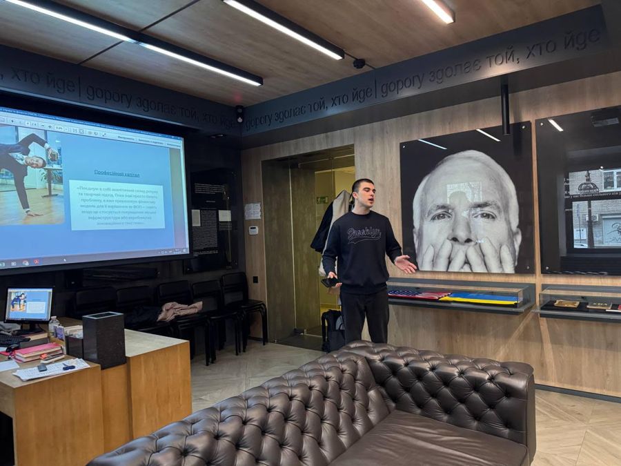 Овсієнко Кирило  студент спеціальності  D7 