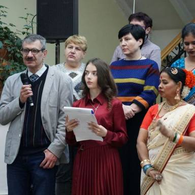 Індійські барви серед осіннього дощу В УМСФ відкрито виставку Камаль Воронкіної –Find the connection with your energy!