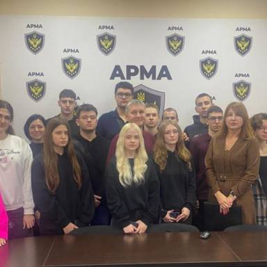 Олександр ВЕДМІДСЬКИЙ,  керівник Південносхідного МТУ АРМА  студентам ОП ЕКОНОМІКА