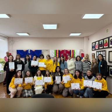 Студенти-філологи отримали стипендії від організації «Хваранг» за підтримки професорів Чой Кванг Сун та Бе Джі Йон