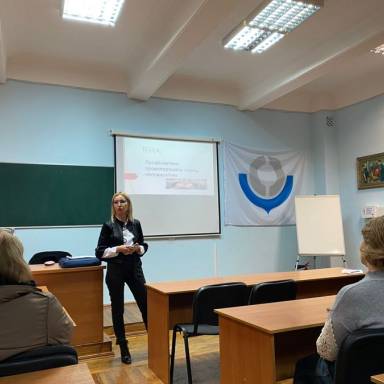 Вчителі долучилися до лекції Наталії Павлової щодо запобігання правопорушенням серед неповнолітніх