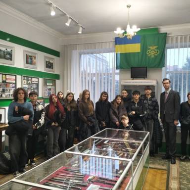 Учні 8 класу ліцею №128 Дніпровської міської ради відвідали Музей Університету митної справи та фінансів