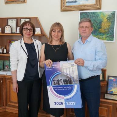 Підписуємо договір з Першим Українським Міжнародним Банком