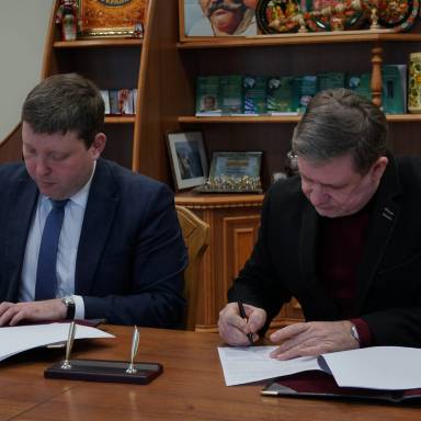 Підписання договору про співпрацю з Комунальним підприємством «Головний інформаційно-комунікаційний і науково-виробничий центр» Дніпропетровської обласної ради»