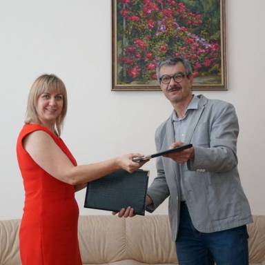 Співпрацюємо з Першим Українським Міжнародним Банком