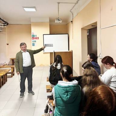 Історія локальних медіа: здобувачі ОПП «Журналістика, реклама та зв'язки з громадськістю» відвідали гостьову лекцію Миколи Чабана «Преса Катеринослава»